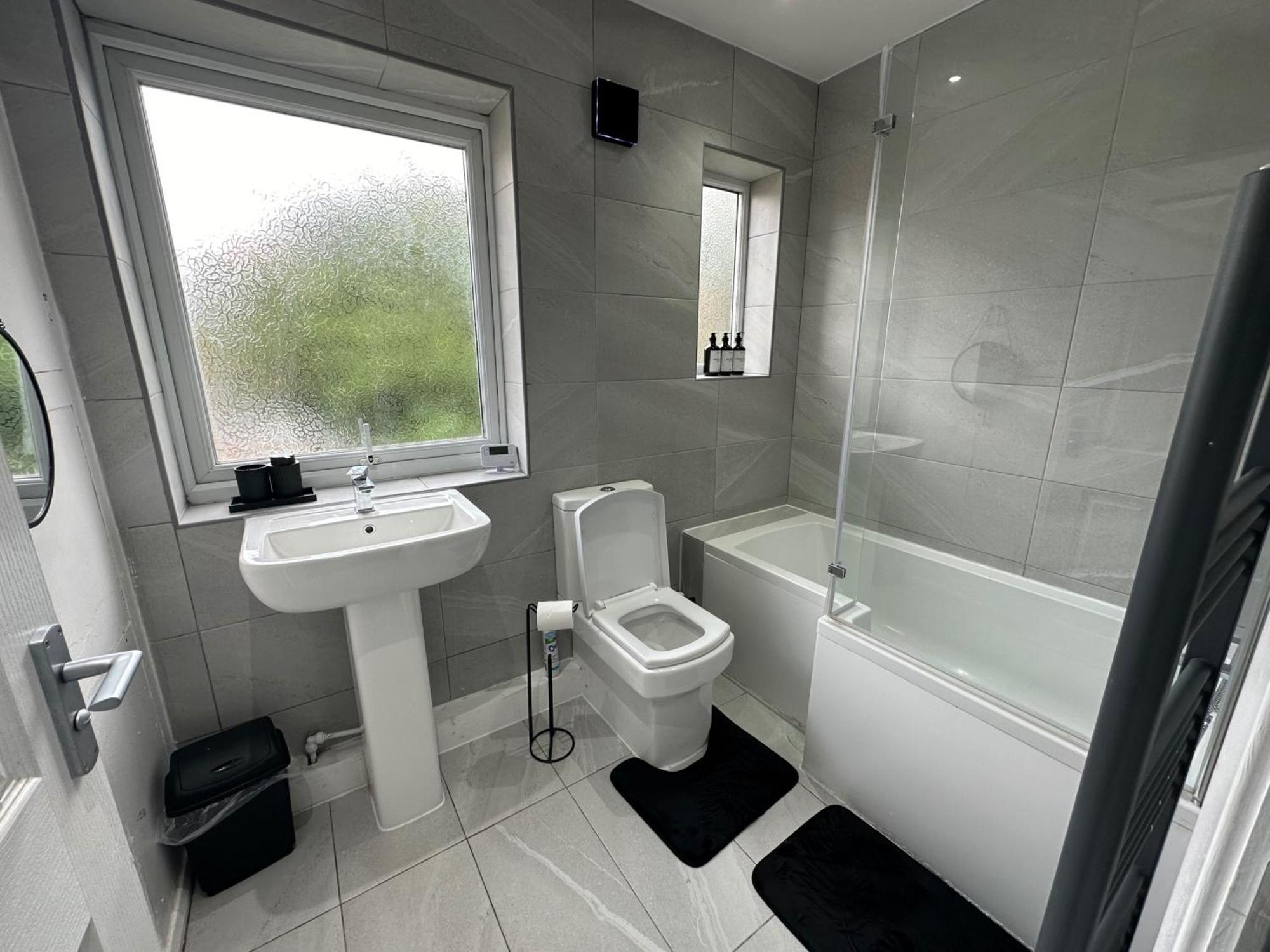 Airport House - Long Stays Near Hospital! Manchester Exterior foto